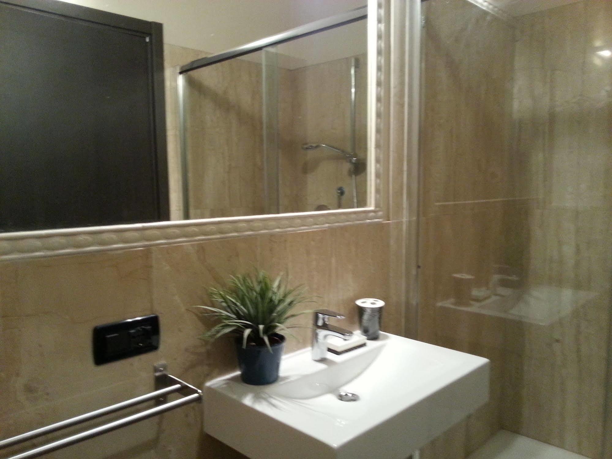 Hotel Hyknusa Reggio nell'Emilia Buitenkant foto