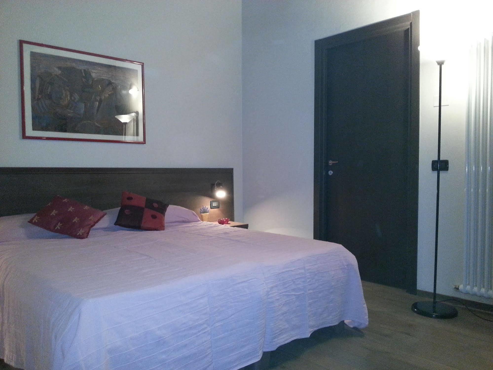 Hotel Hyknusa Reggio nell'Emilia Buitenkant foto